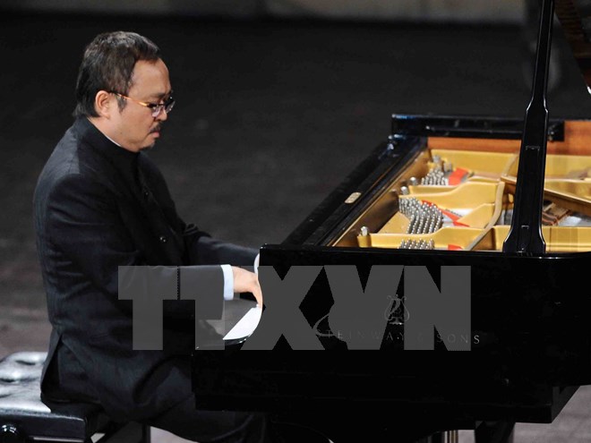 Đặng Th&aacute;i Sơn t&aacute;i hiện bản nhạc chiến thắng tại Nh&agrave; h&aacute;t Lớn