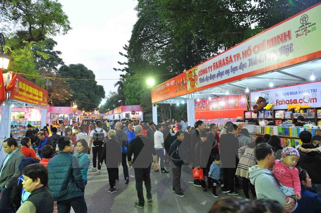 Phố S&aacute;ch Xu&acirc;n B&iacute;nh Th&acirc;n đạt doanh thu gần 5 tỷ đồng