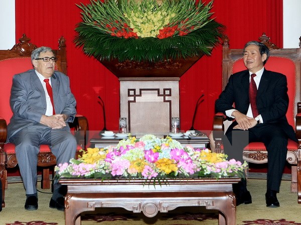 Thường trực Ban B&iacute; thư tiếp điều phối vi&ecirc;n Ban thường vụ ĐCS Ph&aacute;p