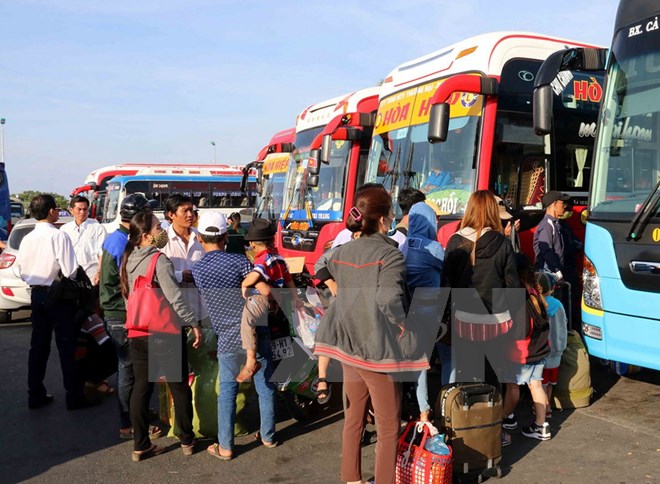 Xử phạt chủ xe khách 46 chỗ nhồi nhét tới hơn 70 hành khách