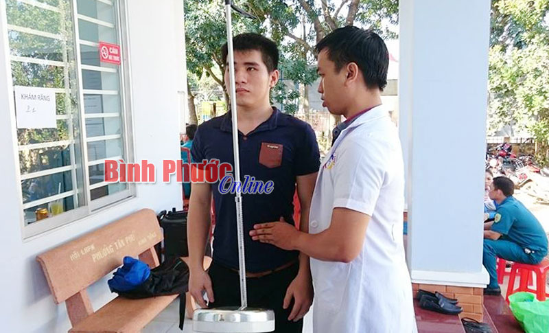 Thị x&atilde; Đồng Xo&agrave;i: 136 thanh ni&ecirc;n tr&uacute;ng tuyển nghĩa vụ qu&acirc;n sự năm 2016