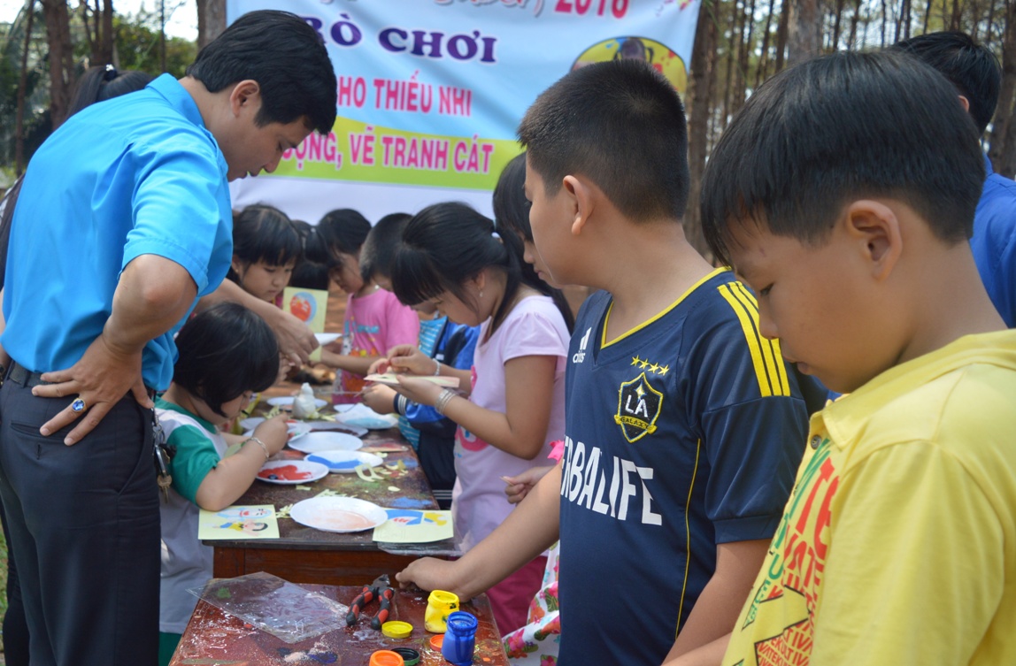 Sôi nổi các trò chơi dân gian xuân Bính Thân