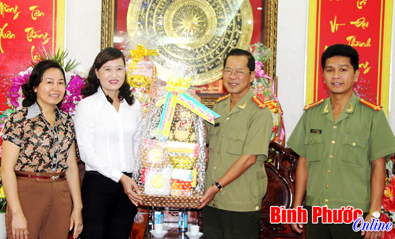 UBMTTQ Việt Nam tỉnh ch&uacute;c tết một số cơ quan, chức sắc t&ocirc;n gi&aacute;o