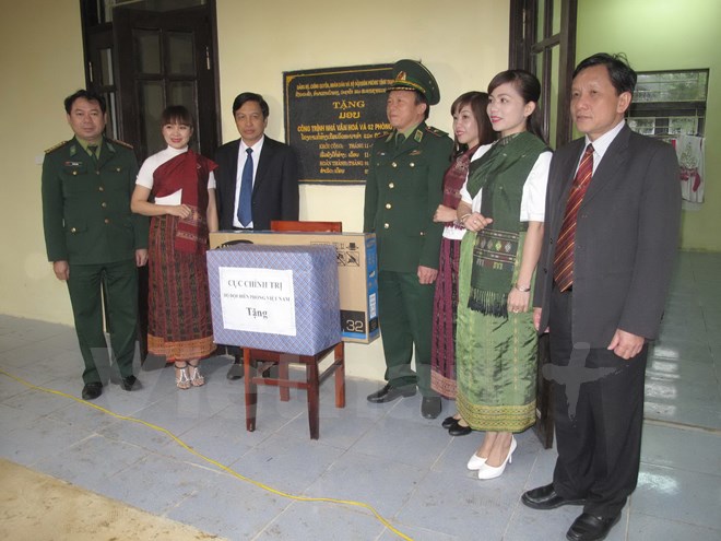 Bền chặt t&igrave;nh l&agrave;ng nghĩa x&oacute;m ở hai bản gi&aacute;p bi&ecirc;n Việt-L&agrave;o