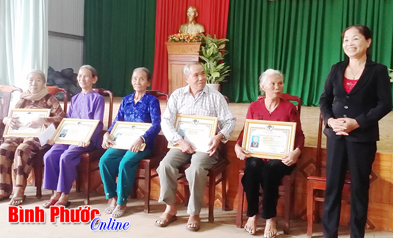 Xã Phú Riềng tổ chức mừng thọ 98 người cao tuổi