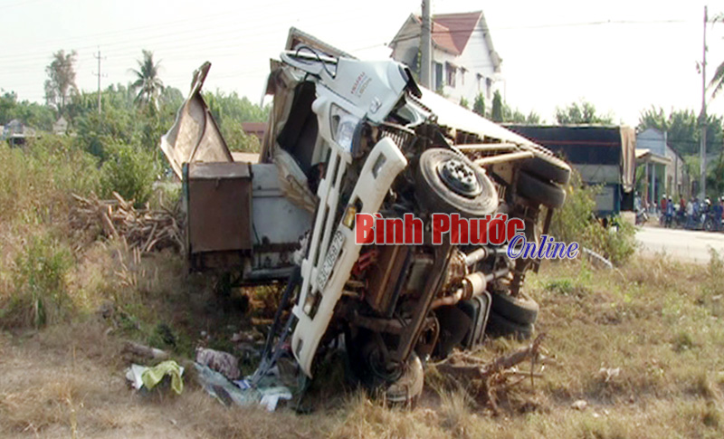 Xe mất lái - 3 người tử vong tại chỗ