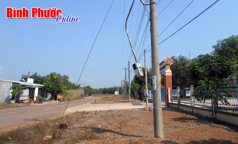 Đ&egrave;n cao &aacute;p g&atilde;y vẫn chưa được khắc phục