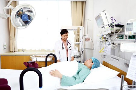 Không để người bệnh phải nằm ghép quá 48 giờ kể từ khi nhập viện