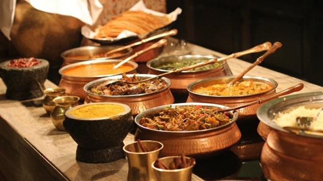 Gần 300 khách dự tiệc đám cưới bị ngộ độc thực phẩm