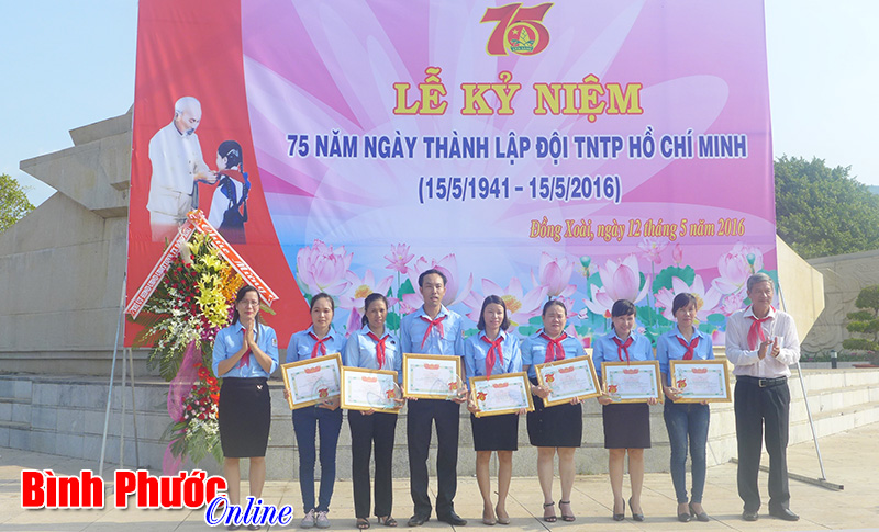 Hội đồng đội Đồng Xo&agrave;i kỷ niệm 75 năm ng&agrave;y th&agrave;nh lập Đội TNTP Hồ Ch&iacute; Minh
