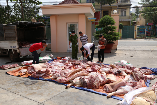 Tiêu hủy 718kg thịt, nội tạng trâu, bò, heo
