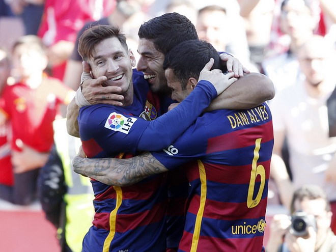 Luis Suarez tỏa sáng, Barcelona bảo vệ thành công chức vô địch