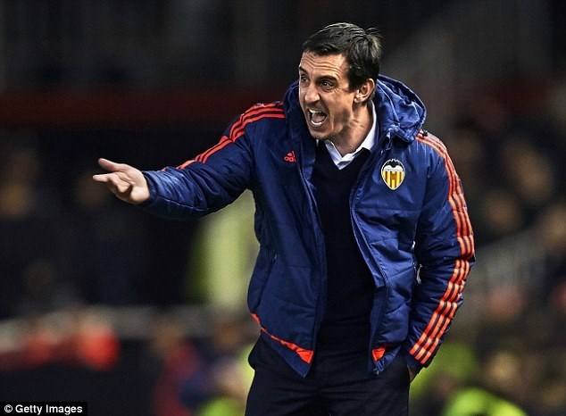 Gary Neville: Một bình luận viên đẳng cấp chứ không phải một HLV tốt