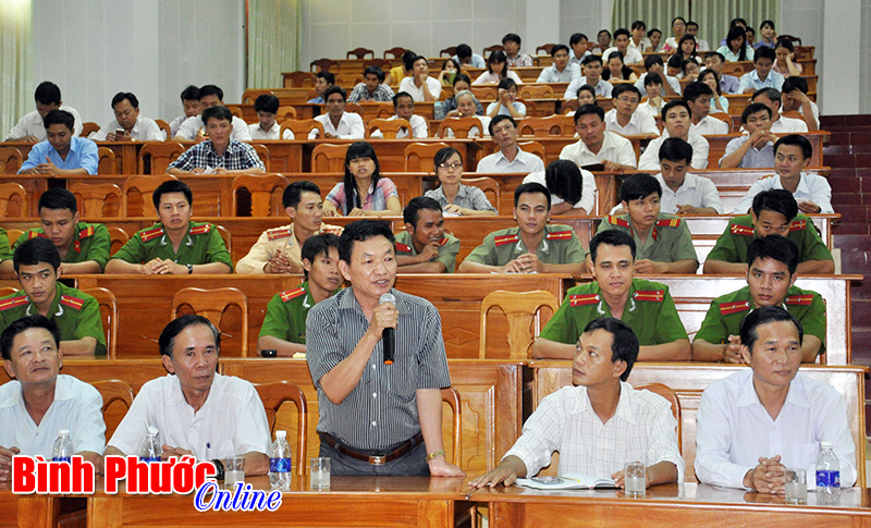 200 cử tri huyện B&ugrave; Gia Mập tiếp x&uacute;c ƯCV đại biểu Quốc hội v&agrave; HĐND tỉnh