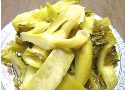 Dưa muối "ngậm" vàng ô: Người tiêu dùng hại đơn, hại kép