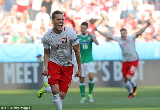 Tiền đạo Arkadiusz Milik nóng lòng chờ ngày đối đầu với Ronaldo