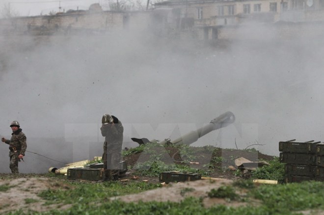 Azerbaijan lần đầu dùng pháo phản lực Smerch bắn vào quân Armenia