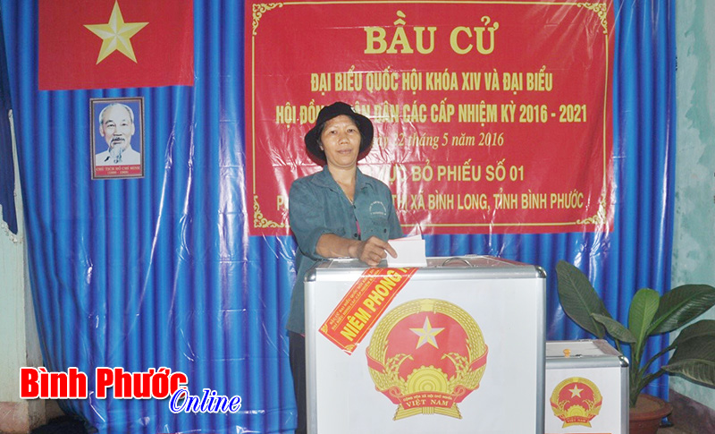 Ghi nhận c&ocirc;ng t&aacute;c bầu cử ở B&igrave;nh Long