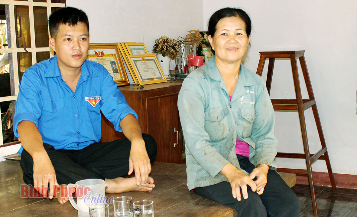 Gia đình công nhân cao su tiêu biểu