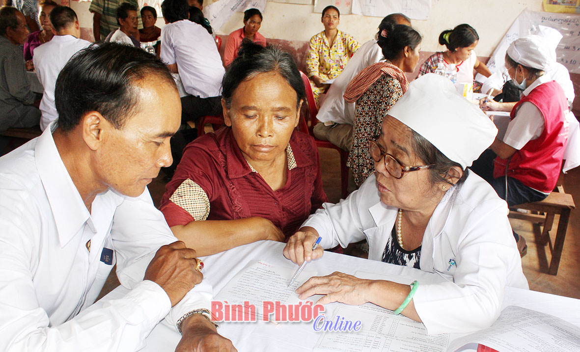 Những thầy thuốc tô thắm nghĩa tình biên giới Việt Nam - Campuchia