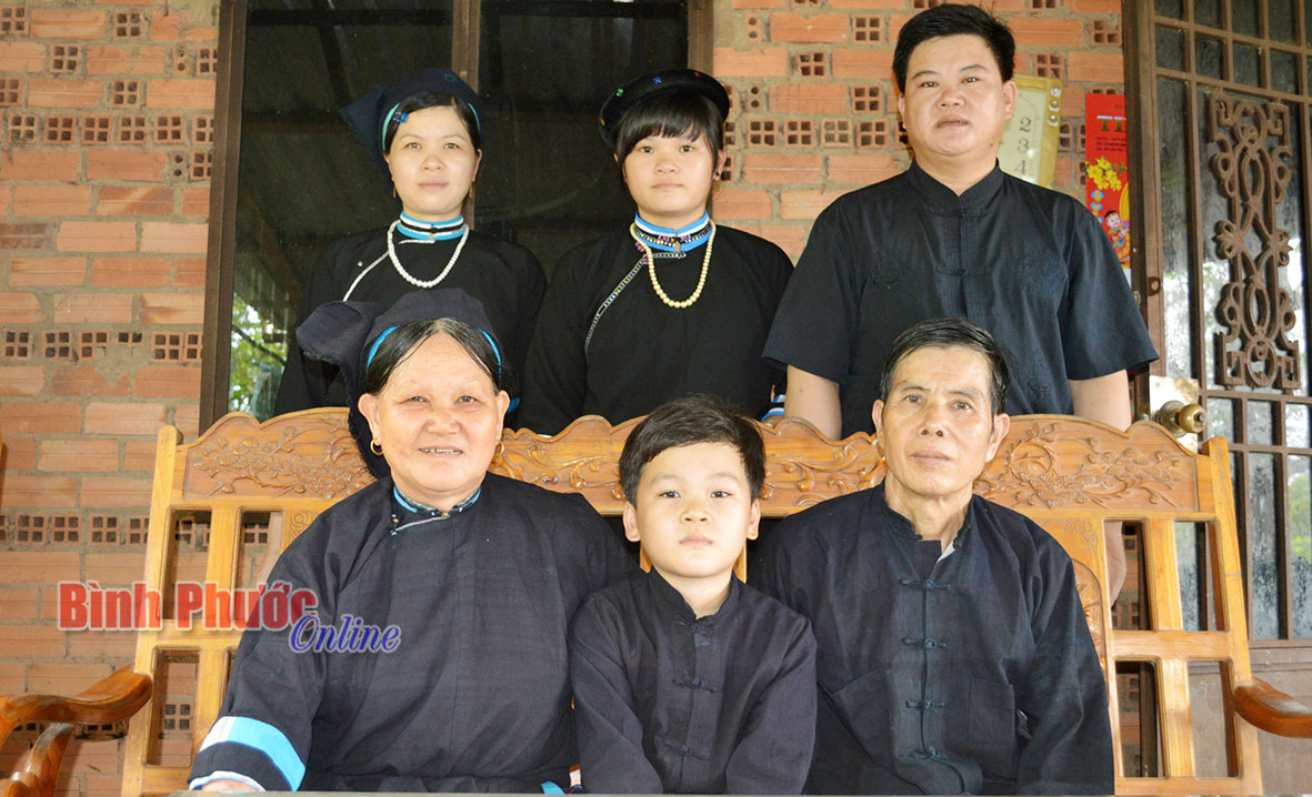 Chia sẻ và yêu thương tạo nên hạnh phúc gia đình