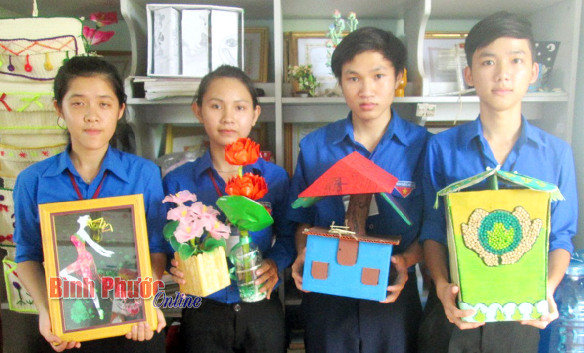 Học sinh trường THPT Hùng Vương: Tích cực thi sáng tạo thanh thiếu niên, nhi đồng