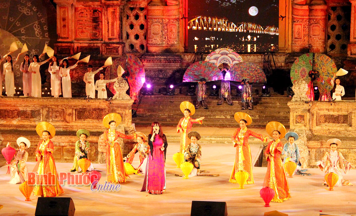 Festival Huế 2016: Lung linh sắc m&agrave;u v&agrave; tr&agrave;n đầy cảm x&uacute;c
