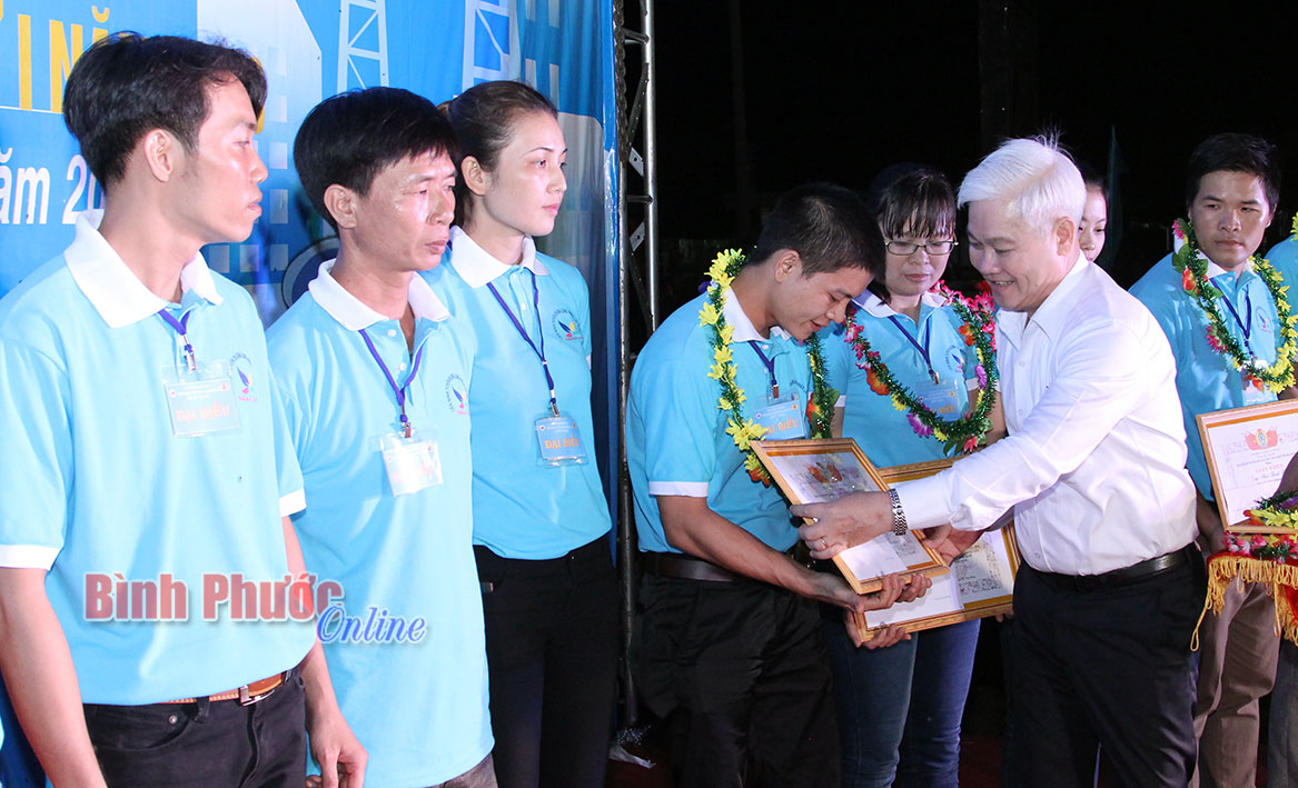 Ngày hội tuyên truyền bầu cử và phát động Tháng công nhân 2016