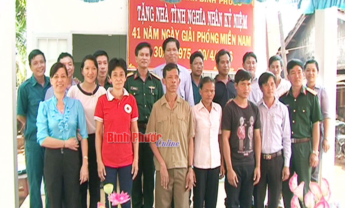 Trao nhà “Nghĩa tình đồng đội” cho thương binh Điểu Ban