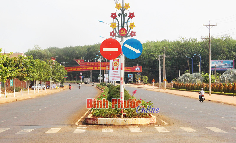 B&ugrave; Gia Mập: 48 buổi chiếu phim tuy&ecirc;n truyền về bầu cử