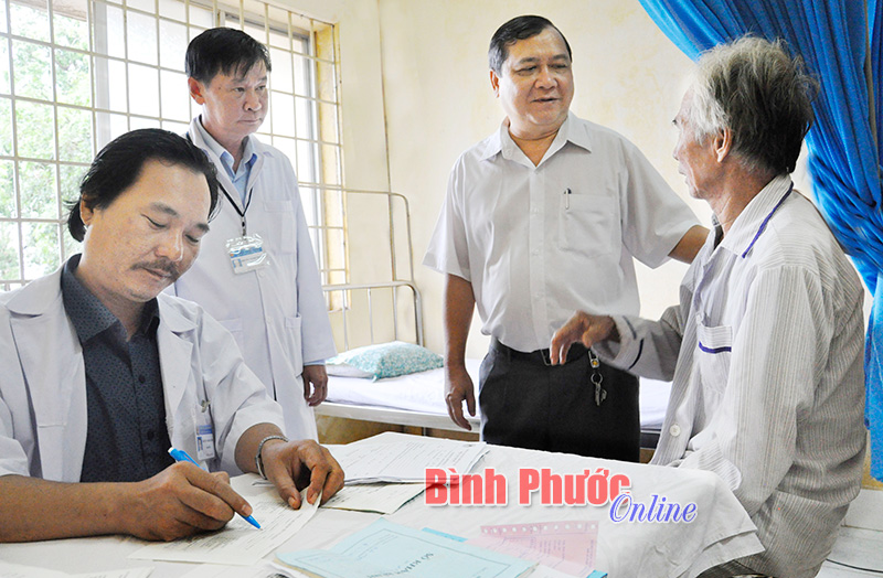 Vì sao 5 năm Bình Phước không tuyển dụng được bác sĩ?