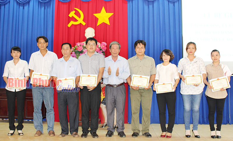 Đảng bộ cao su B&igrave;nh Long: Bồi dưỡng l&yacute; luận ch&iacute;nh trị cho 89 đảng vi&ecirc;n mới