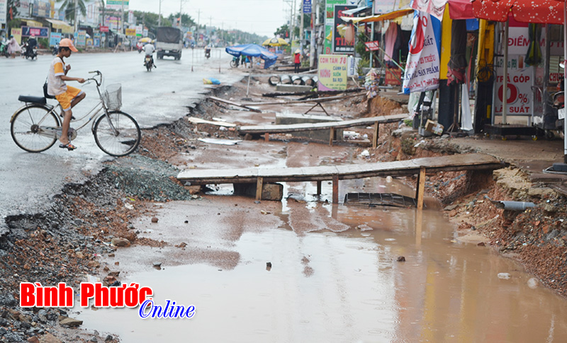 Chơn Thành: Vi phạm trong thi công cống thoát nước QL13