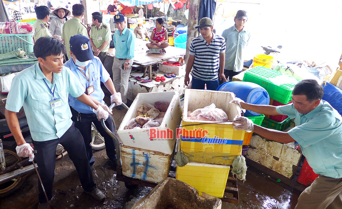Lại phát hiện 600 kg sản phẩm động vật thối tại chợ Đồng Xoài