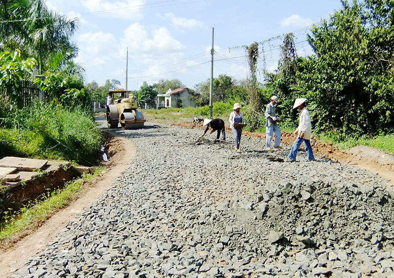 Tập trung hỗ trợ 12 xã điểm về đích nông thôn mới trong năm 2016