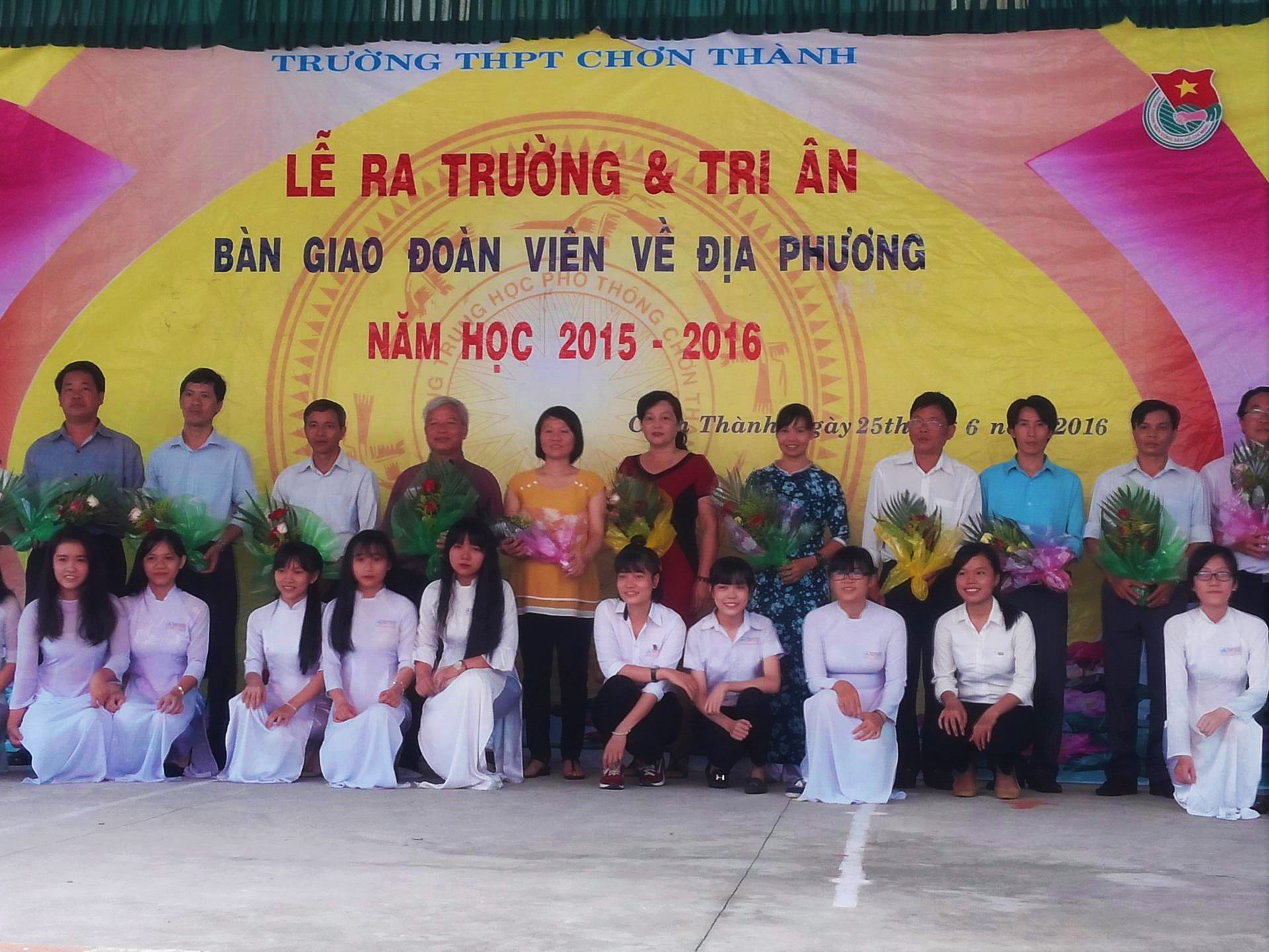 THPT Chơn Thành: 228 học sinh dự lễ ra trường