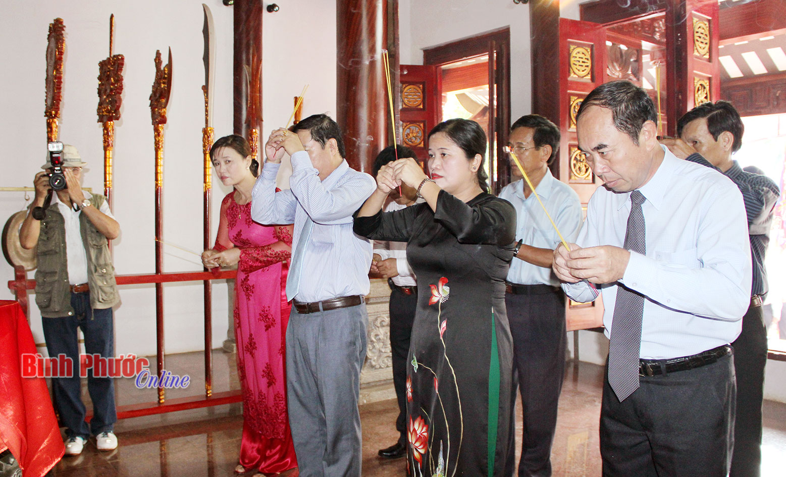 B&igrave;nh Phước d&acirc;ng hương c&aacute;c Vua H&ugrave;ng