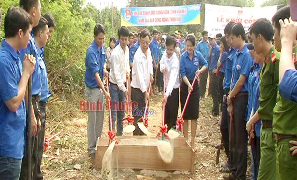 Thị đoàn Bình Long khởi công xây cầu bê tông nông thôn