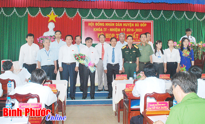 HĐND c&aacute;c huyện: Lộc Ninh, Đồng Ph&uacute;, B&ugrave; Đốp  tổ chức kỳ họp lần thứ 1 nhiệm kỳ 2016-2021