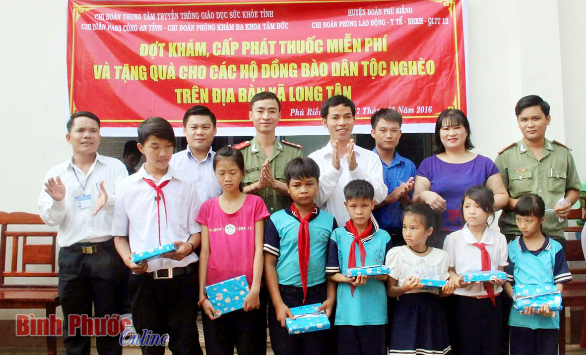 Hơn 200 người dân xã Long Tân được chăm sóc sức khỏe miễn phí