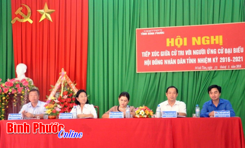 Ứng cử vi&ecirc;n HĐND tỉnh tiếp x&uacute;c cử tri hai huyện Hớn Quản, Đồng Ph&uacute;