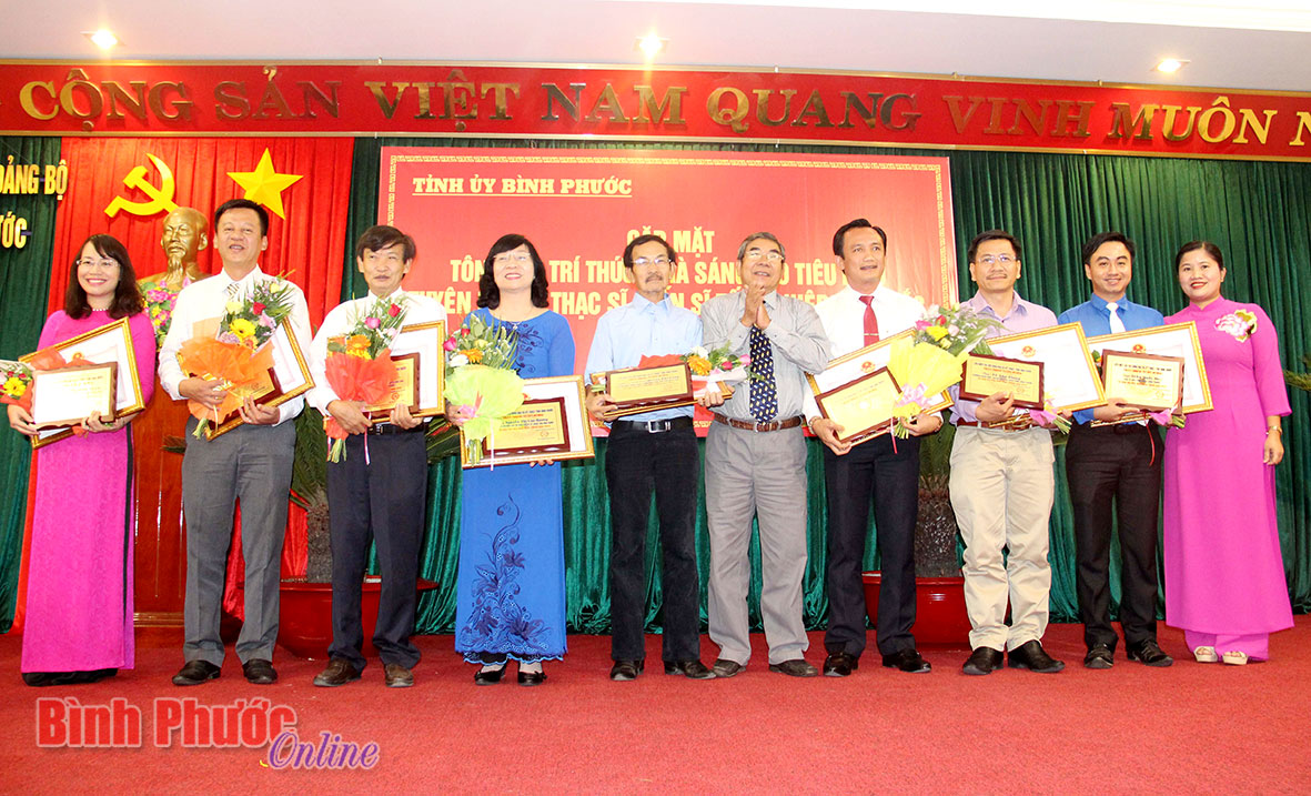 Tỉnh ủy tuy&ecirc;n dương 54 tr&iacute; thức, nh&agrave; s&aacute;ng tạo ti&ecirc;u biểu