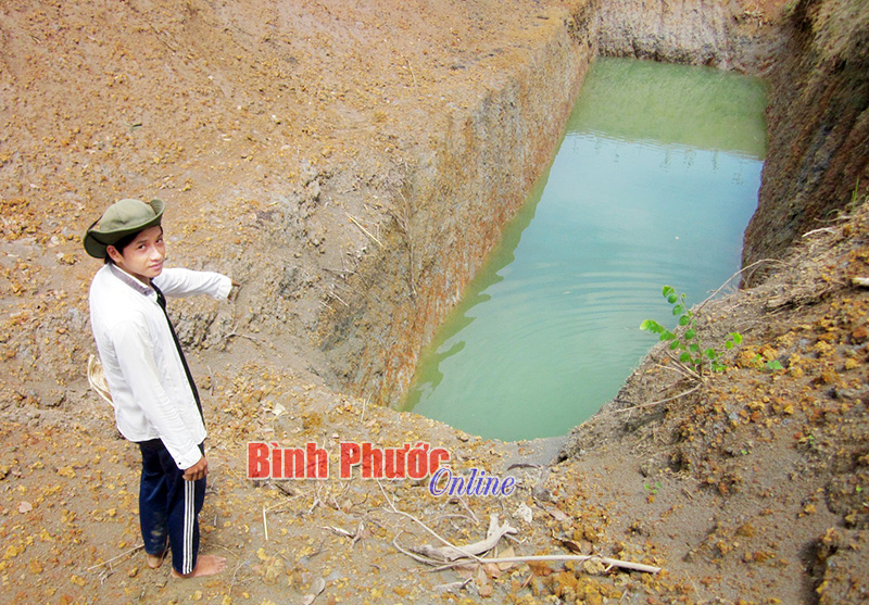 Bẫy nguy hiểm từ những hố nước chống hạn