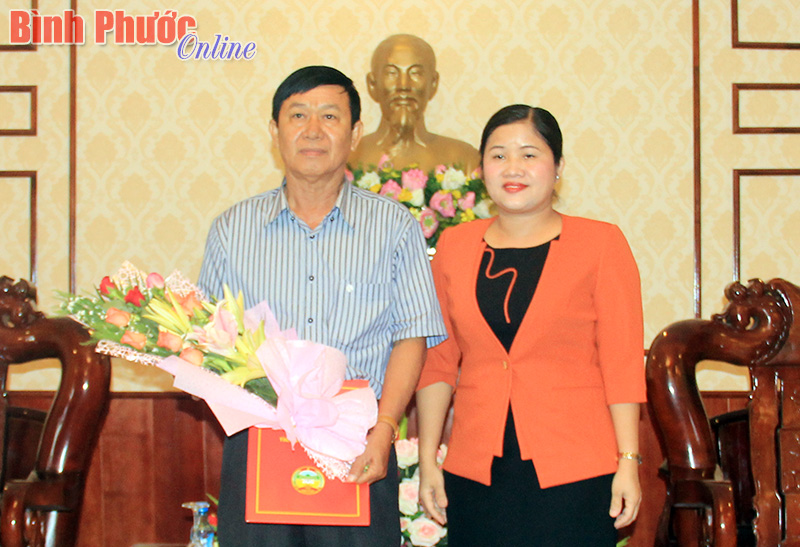 &Ocirc;ng Huỳnh Văn Nước giữ chức vụ Chủ tịch Hội Cựu chiến binh tỉnh; &ocirc;ng Dương Thanh Hu&acirc;n giữ chức vụ Ph&oacute; ch&aacute;nh Văn ph&ograve;ng Tỉnh ủy