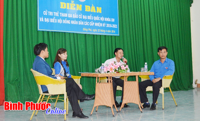 L&atilde;nh đạo huyện Đồng Ph&uacute; đối thoại với thanh ni&ecirc;n về c&ocirc;ng t&aacute;c bầu cử