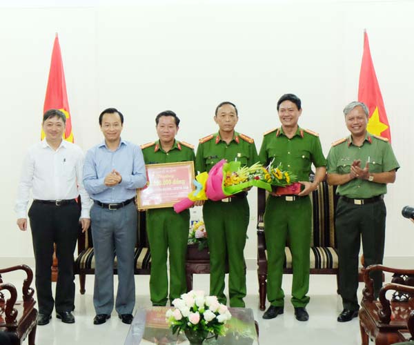 Đà Nẵng: Thưởng "nóng" cho Công an phá án giết người 