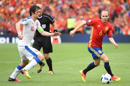 Bảng D, Tây Ban Nha – CH Séc 1-0: Pique cứu vãn “bò tót”