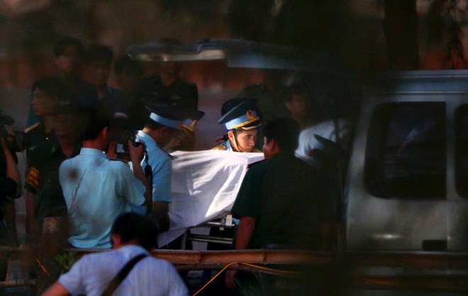 Đ&oacute;n di h&agrave;i phi c&ocirc;ng m&aacute;y bay SU30-MK2 trở về với đất liền