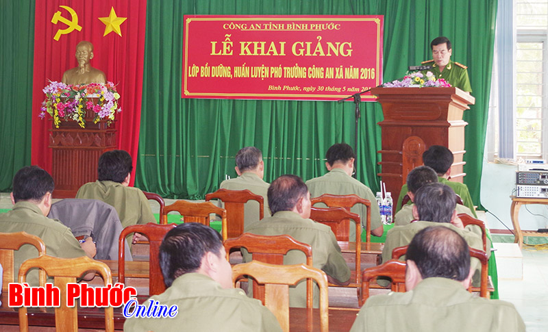 Khai giảng lớp bồi dưỡng nghiệp vụ ph&oacute; c&ocirc;ng an x&atilde;