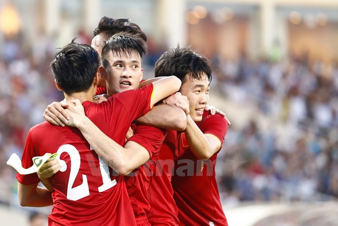 Đội tuyển Việt Nam đối đầu Singapore ở chung kết Aya Bank Cup